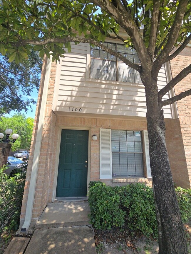 Building Photo - 14600 Fonmeadow Dr