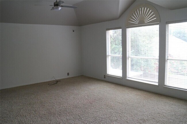 Building Photo - 2316 Tralee Cir
