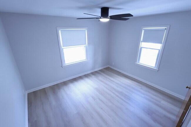 Building Photo - 774 E Archwood Ave