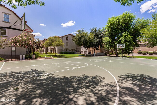Building Photo - 1326 S Sabino Dr