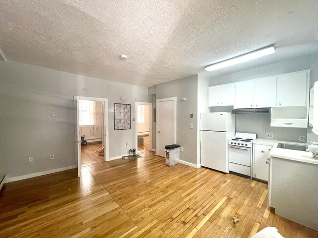 Building Photo - No Brokers Fee, Heat, Hot Water Included, Laundry on a Site, Eat-in Kitchen