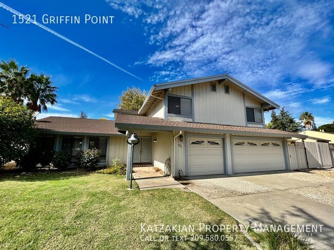 Primary Photo - 4 bedroom 2 1/2 Bath Venetian Gardens HOA ...