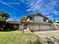 Building Photo - 4 bedroom 2 1/2 Bath Venetian Gardens HOA ...