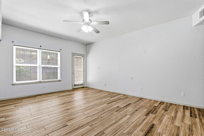 Building Photo - 6141 Loma De Cristo Dr