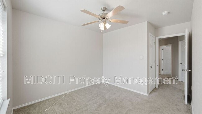 Building Photo - 1125 Brown Rock Dr