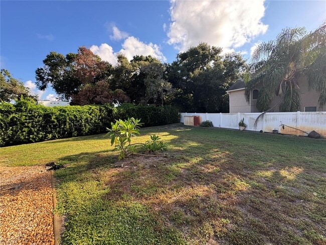 Building Photo - 1330 Sunset Ct