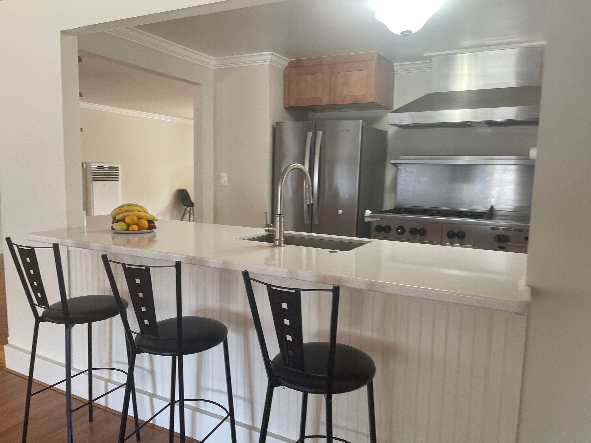 bar for extra seating - 14901 Nelson Way