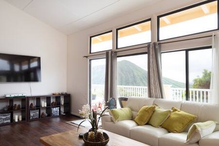Family Room - 999 Kaahue St