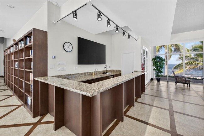 Building Photo - 4300 N Ocean Blvd