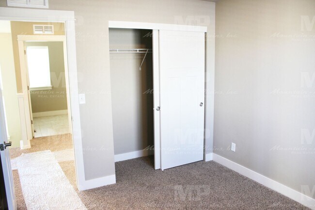 Building Photo - 2245 Adobe Dr