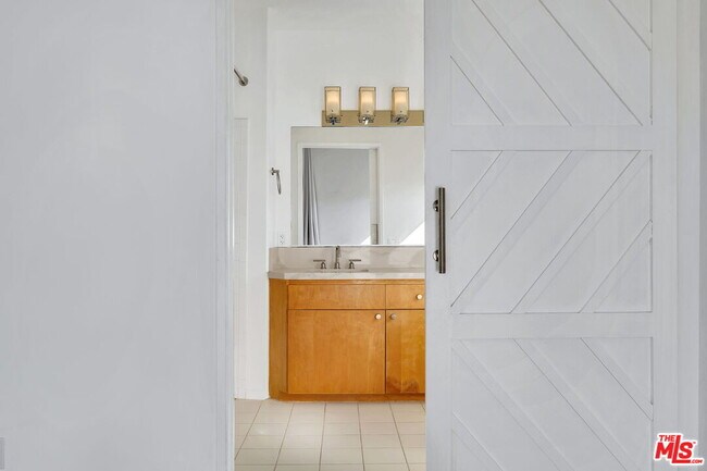 Building Photo - 9917 Tabor St