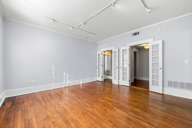 Building Photo - 3 Park Ln NE