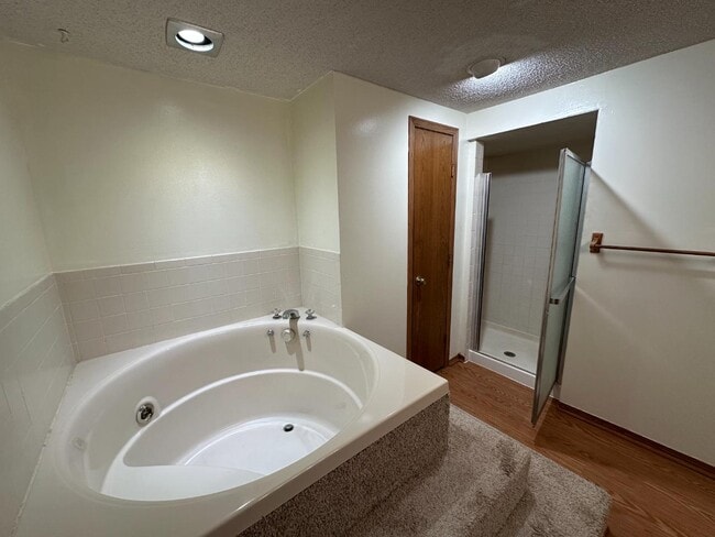 Building Photo - 8541 E Mount Vernon St