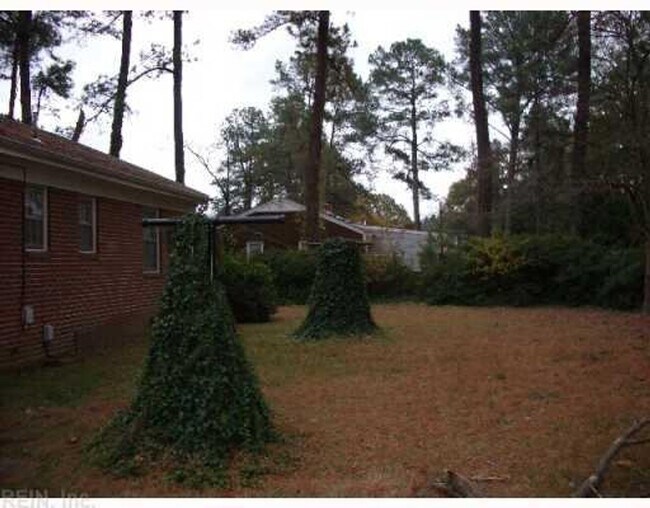 Building Photo - 3812 Cedar Ln