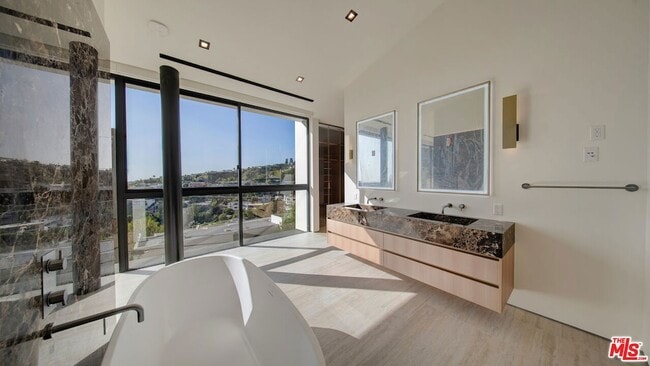 Building Photo - 8765 Hollywood Blvd