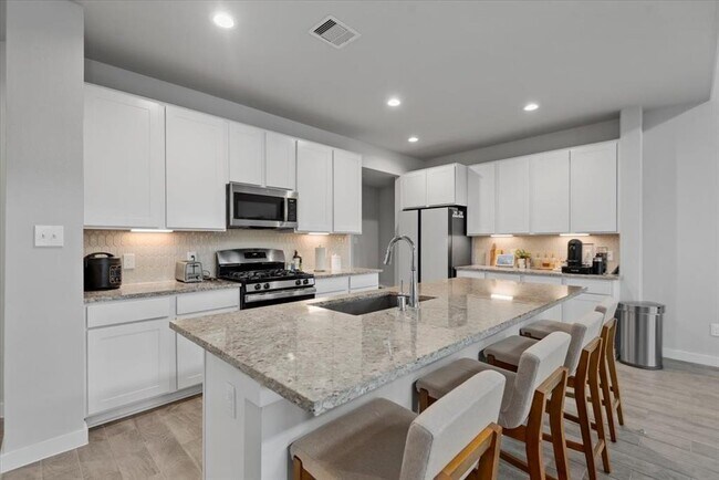Building Photo - 15815 Eastern Meadowlark Wy