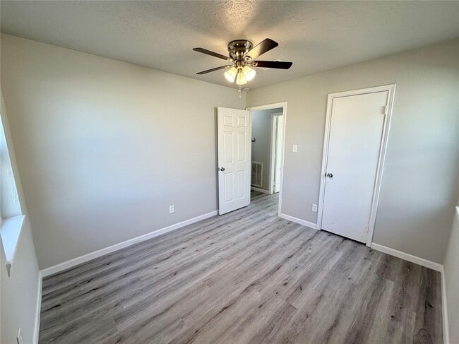 Building Photo - 214 S Texas St