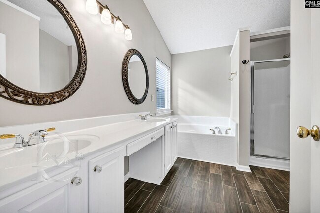 Building Photo - 520 Menauhant Ct