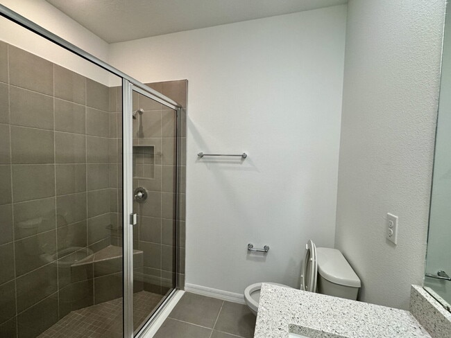 Building Photo - "WoodCreek Charming 3-Bed, 2-Bath Home with Granite Countertops and Screen in back porch on Bendi...