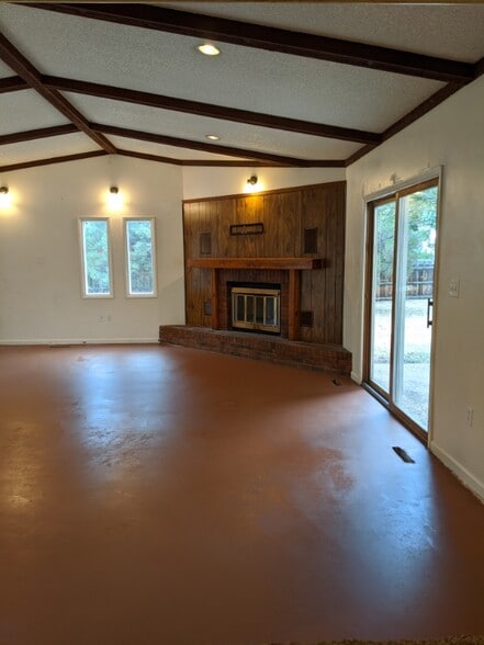 Building Photo - 1620 Lakeridge Ct