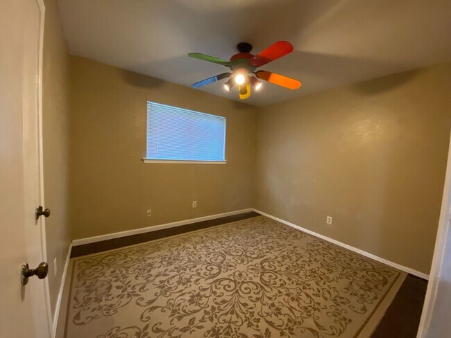 Building Photo - Great location!! Dont miss this 3 Bed house with a good rent