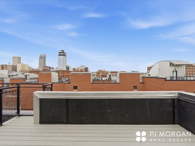 Building Photo - 2 Bedroom, 2 Bathroom Townhouse - Available Immediately