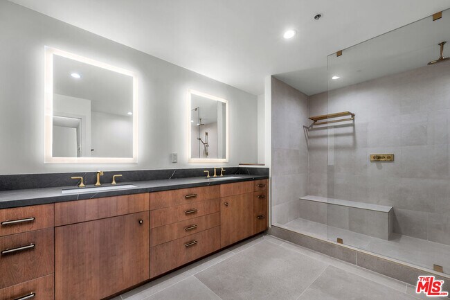 Building Photo - 10790 Wilshire Blvd