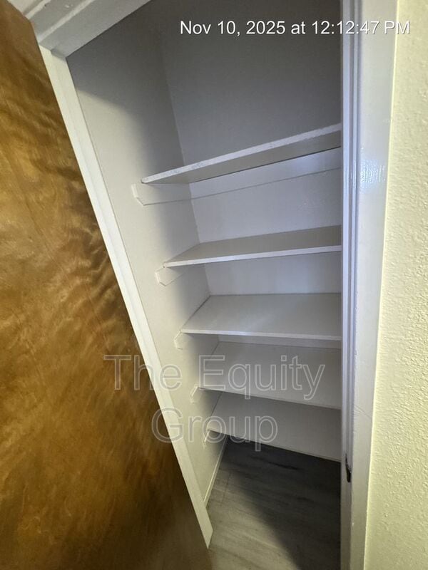 Building Photo - 701 E Noble Ave