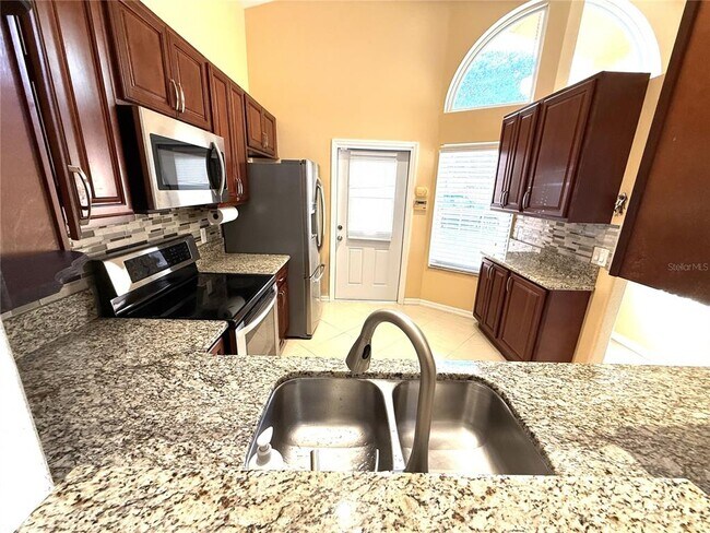 Building Photo - 9217 Valencia Palms Dr