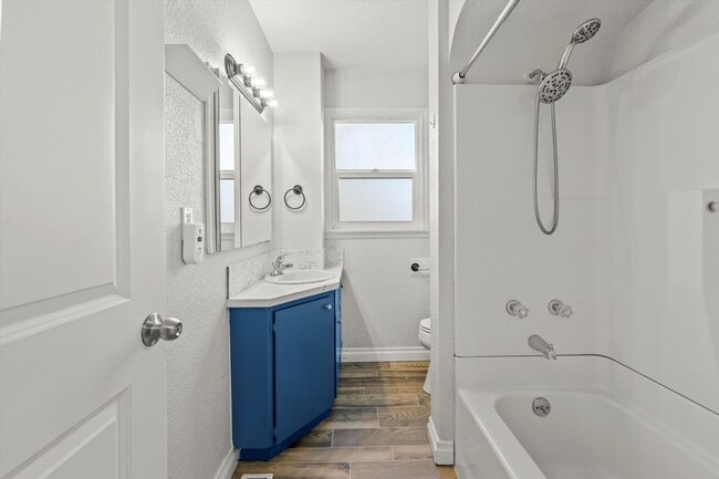 Building Photo - Well-Maintained Tacoma Brick home in Convenient Location