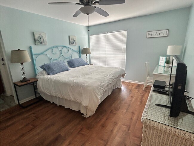 Building Photo - 3506 Cove View Blvd