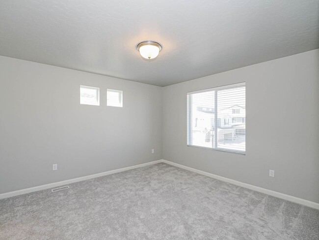 Building Photo - Saratoga Springs Twin Home