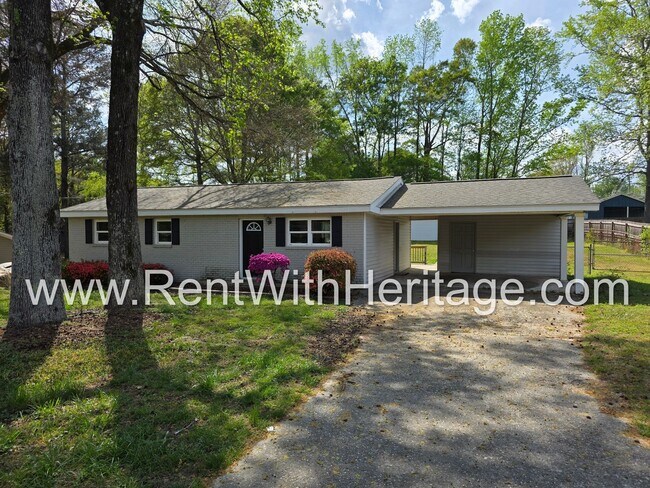 Building Photo - Awesome 3 bd/ 1.5 Bath Brick Ranch / No Steps / Totally Renovated / Great Location