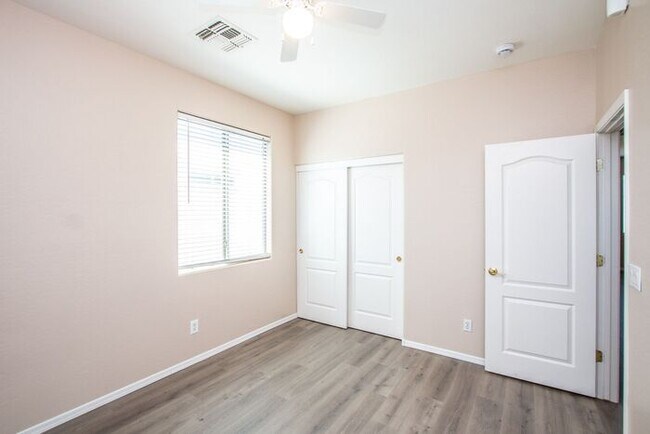 Building Photo - 5Bedroom/3Bath San Tan Vally Home!