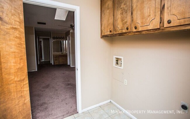 Building Photo - 4800 Dentcrest Dr