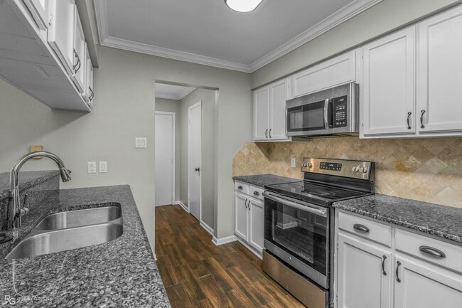 Building Photo - 10312 Cortez Dr