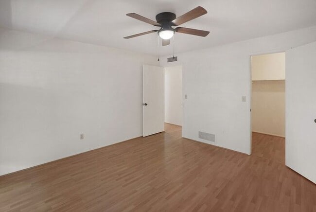 Building Photo - Pending/Rented – Pet-Friendly 2 Bedroom Ho...