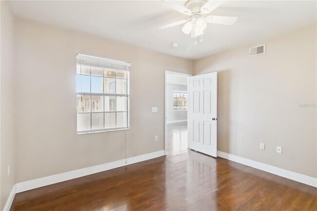 Building Photo - 1025 Villagio Cir