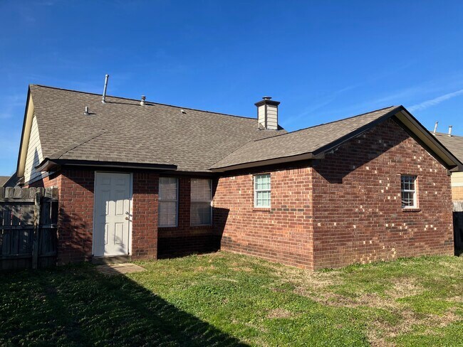 Building Photo - 7054 Foxhall Dr