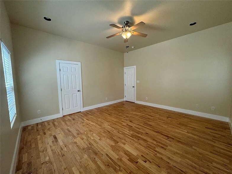 Building Photo - 5405 Evans Ave