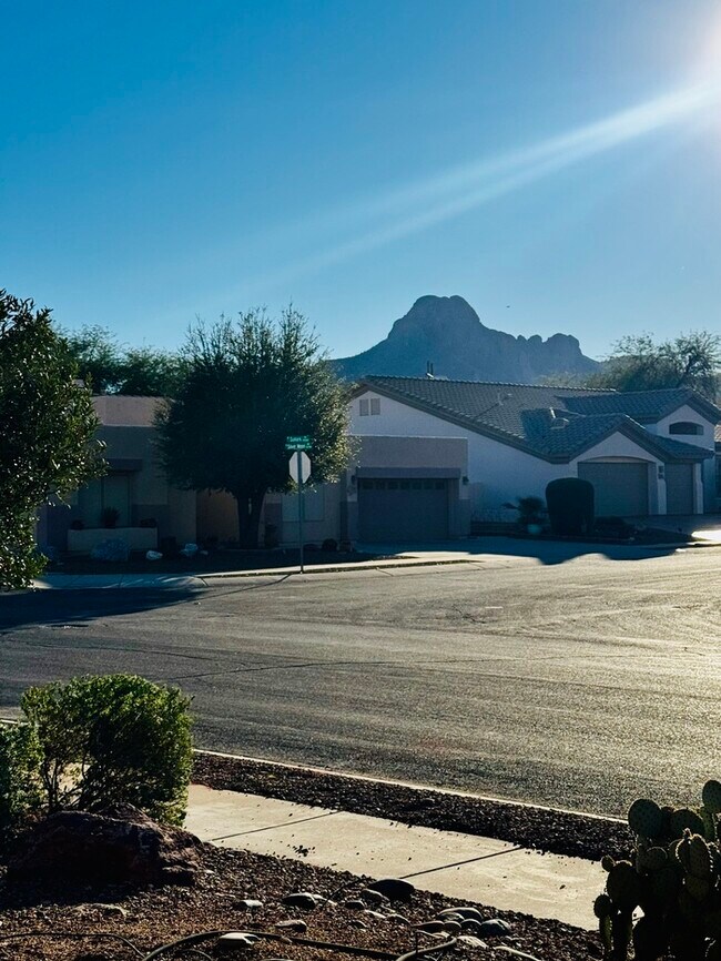 Building Photo - FOR RENT