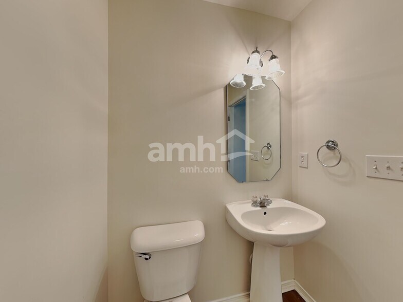 Building Photo - 4455 Westhill Pl