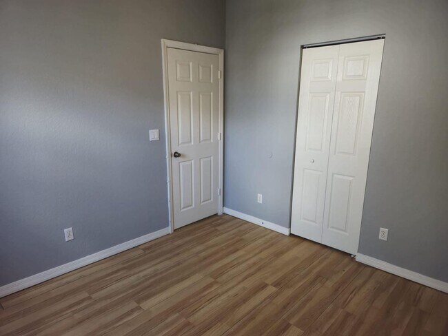 Building Photo - Prime Location & Modern Comfort in Greenacres! 3 Bed 2.5 Bath Townhouse