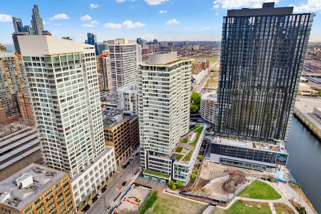 Building Photo - 720 S Wells St