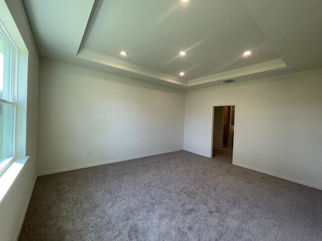 Building Photo - 2133 SE Flanders Rd