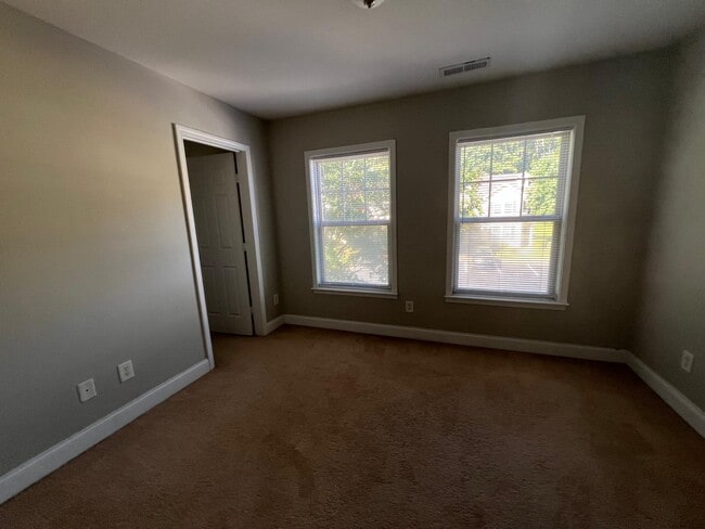 Building Photo - 155 Point Comfort Ln
