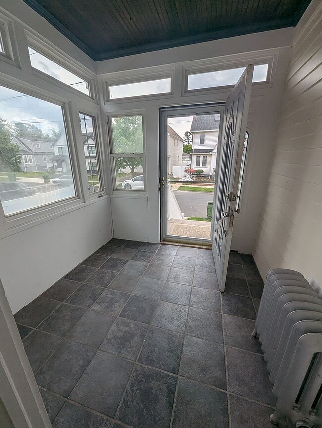 Building Photo - Single Family Home