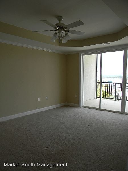 Building Photo - 2902 River Dr