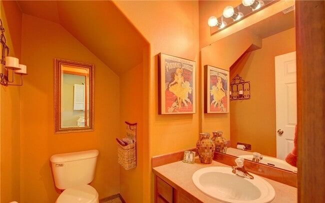Building Photo - Beautiful 3 bed Home in Country Woods!