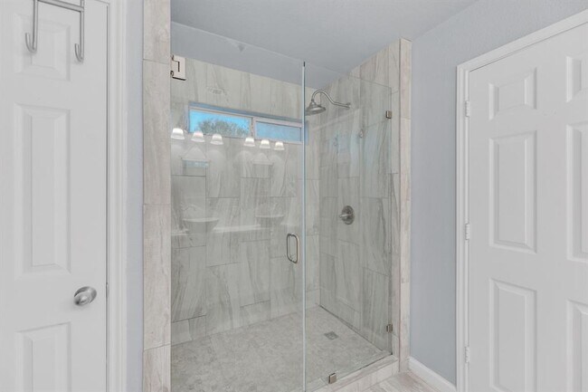 Building Photo - 1708 Royal Ascot Dr